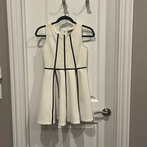 Super cute dress to wear to parties and formal events!